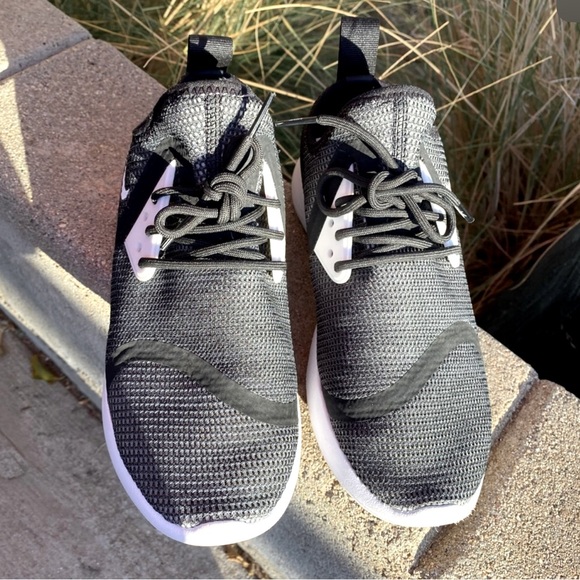Nike LunarCharge Running Shoes, Black & White, Size 6.5 - Picture 8 of 8